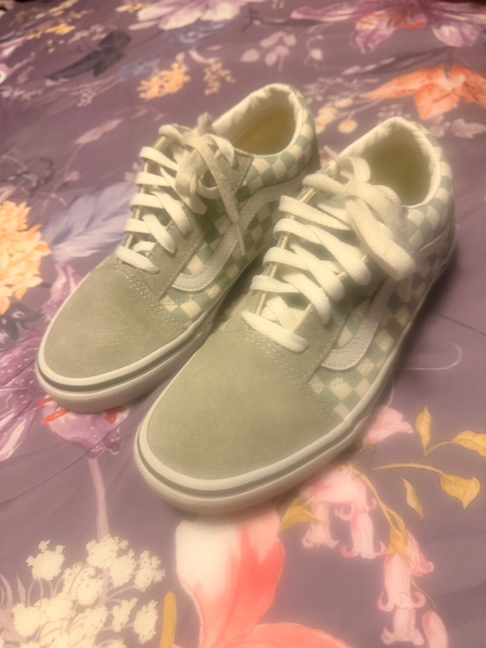 Girls Vans Checkerboard Low-Top Sneakers in Light grey and White